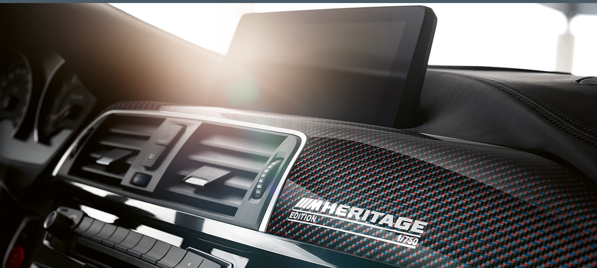 Habitaclul BMW M4 Coupé, M Heritage Edition Habitaclul ediţiei speciale BMW M4 Coupé, M Heritage Edition