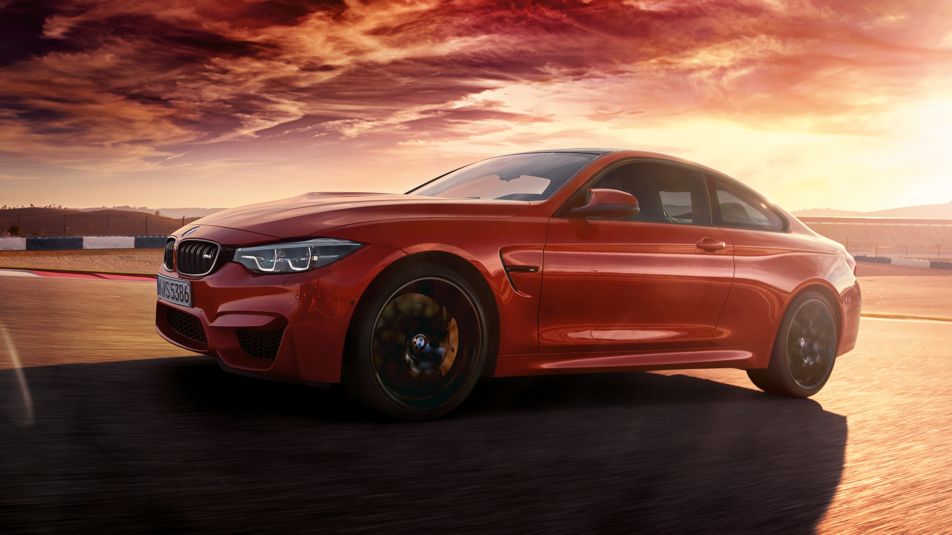 Imagine din lateral cu BMW M4 Coupé Imagine din perspectivă laterală cu designul BMW M4 Coupé
