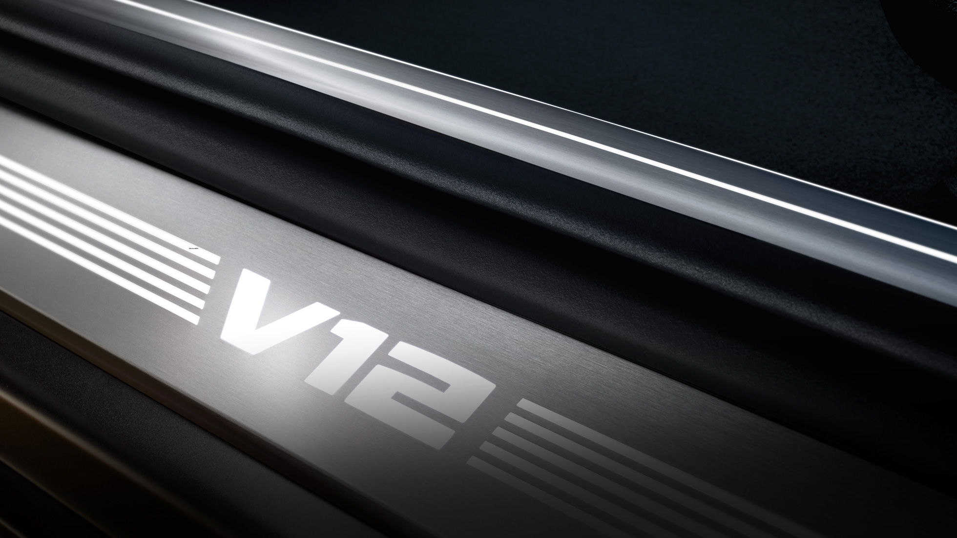 Imagine cu inscripţia „V12” de pe pragurile portierelor BMW BMW M760Li xDrive Sedan, Interiorul BMW M760Li