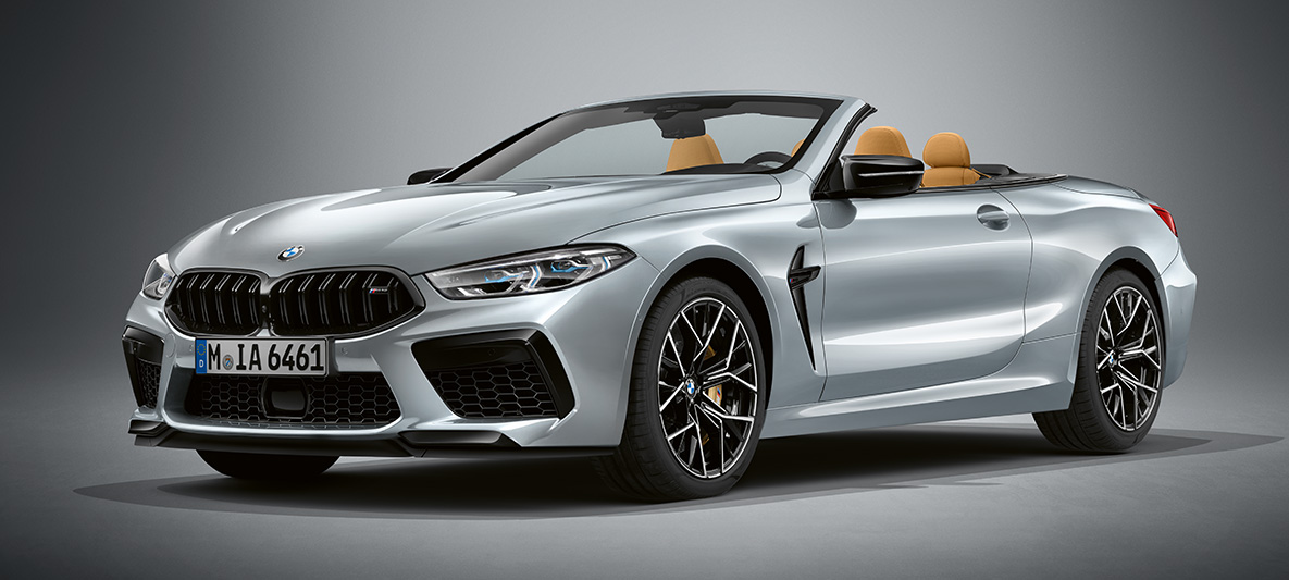 BMW Individual M8 Cabriolet în Argintiu Pure Metal metalizat de la BMW Individual. Imagine cu trei sferturi din partea frontală a BMW Individual M8 Cabriolet în Argintiu Pure Metal metalizat de la BMW Individual.