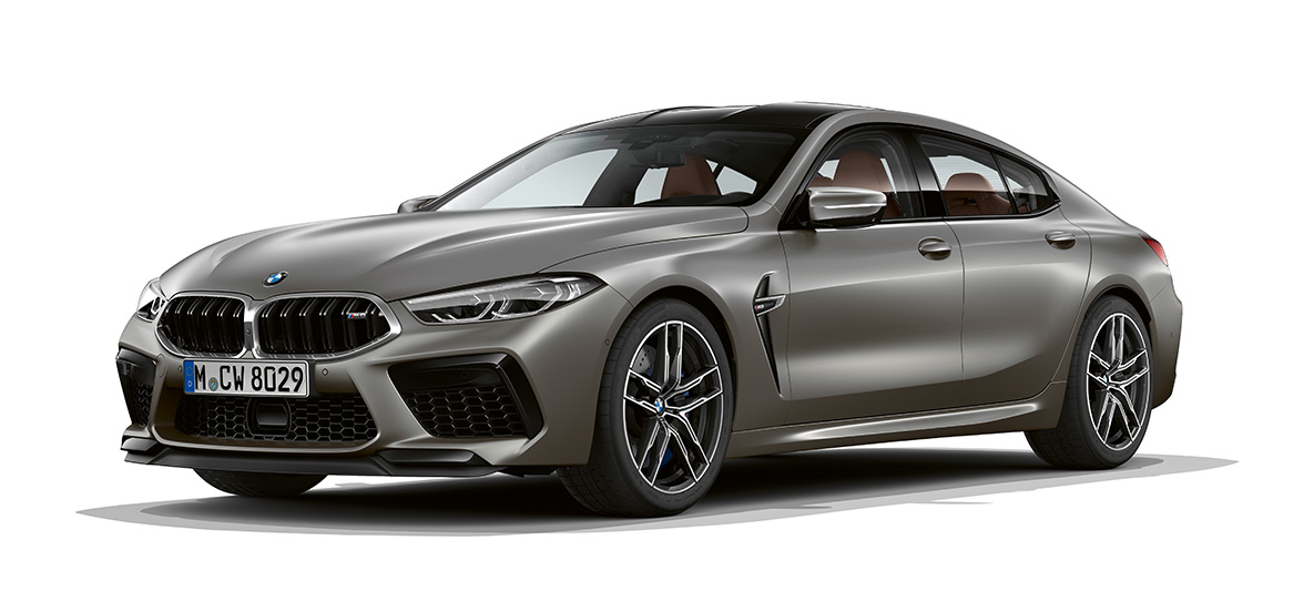 Imagine cu trei sferturi din partea laterală a BMW M8 Gran Coupé Imagine cu trei sferturi din partea laterală a BMW M8 Gran Coupé, F93, 2020, în Argintiu Frozen Dark de la BMW Individual