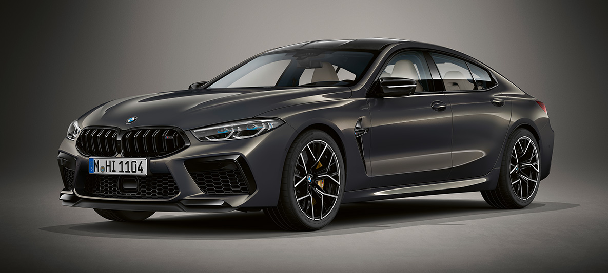 BMW M8 Competition Gran Coupé în Gri Dravite metalizat de la BMW Individual Imagine cu trei sferturi din partea frontală a BMW M8 Competition Gran Coupé, F93, 2020, în Gri Dravite metalizat de la BMW Individual