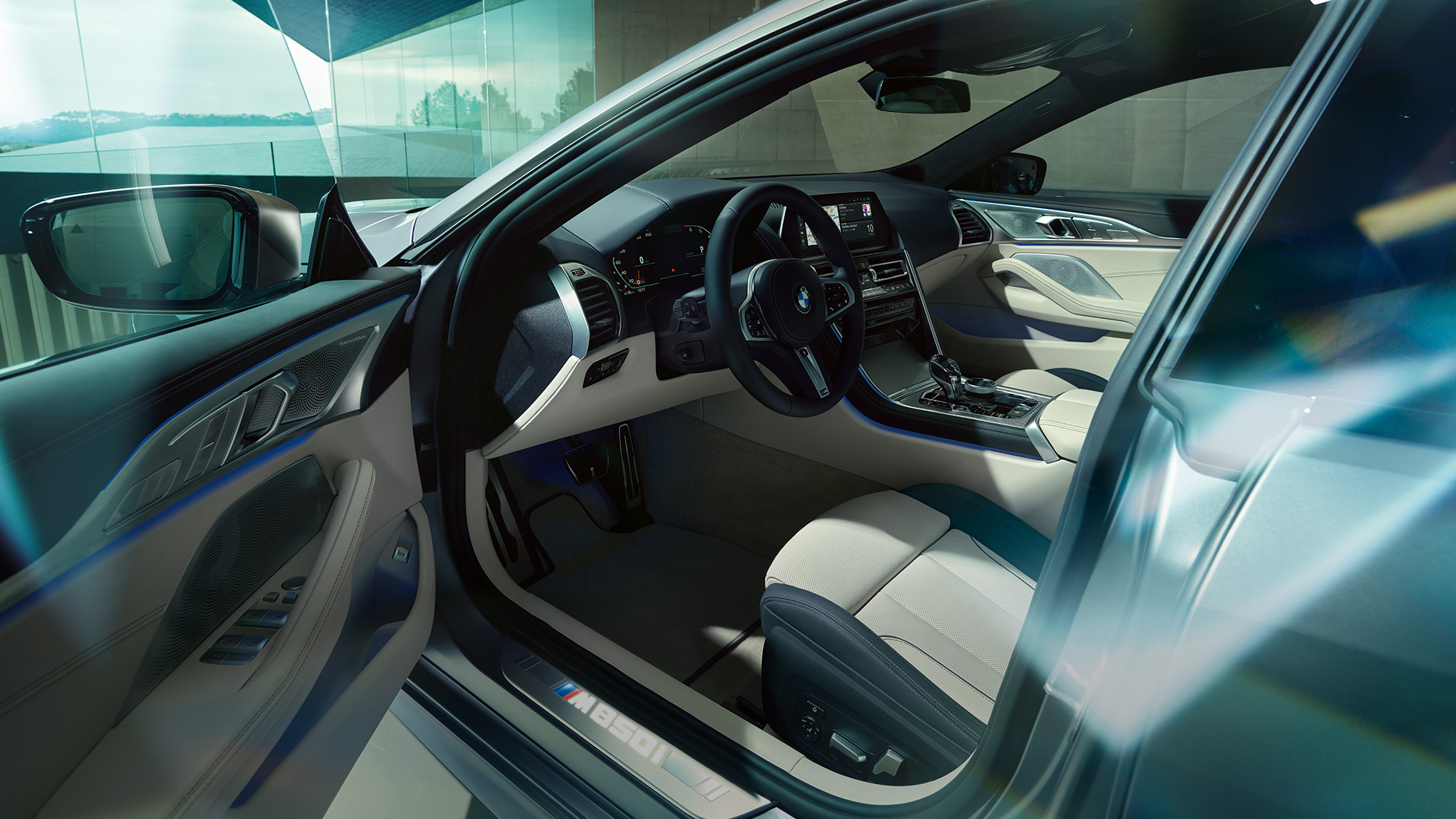 Habitaclul BMW M850i xDrive Gran Coupé Imagine din interiorul habitaclului BMW M850i xDrive Gran Coupé, G16, 2019