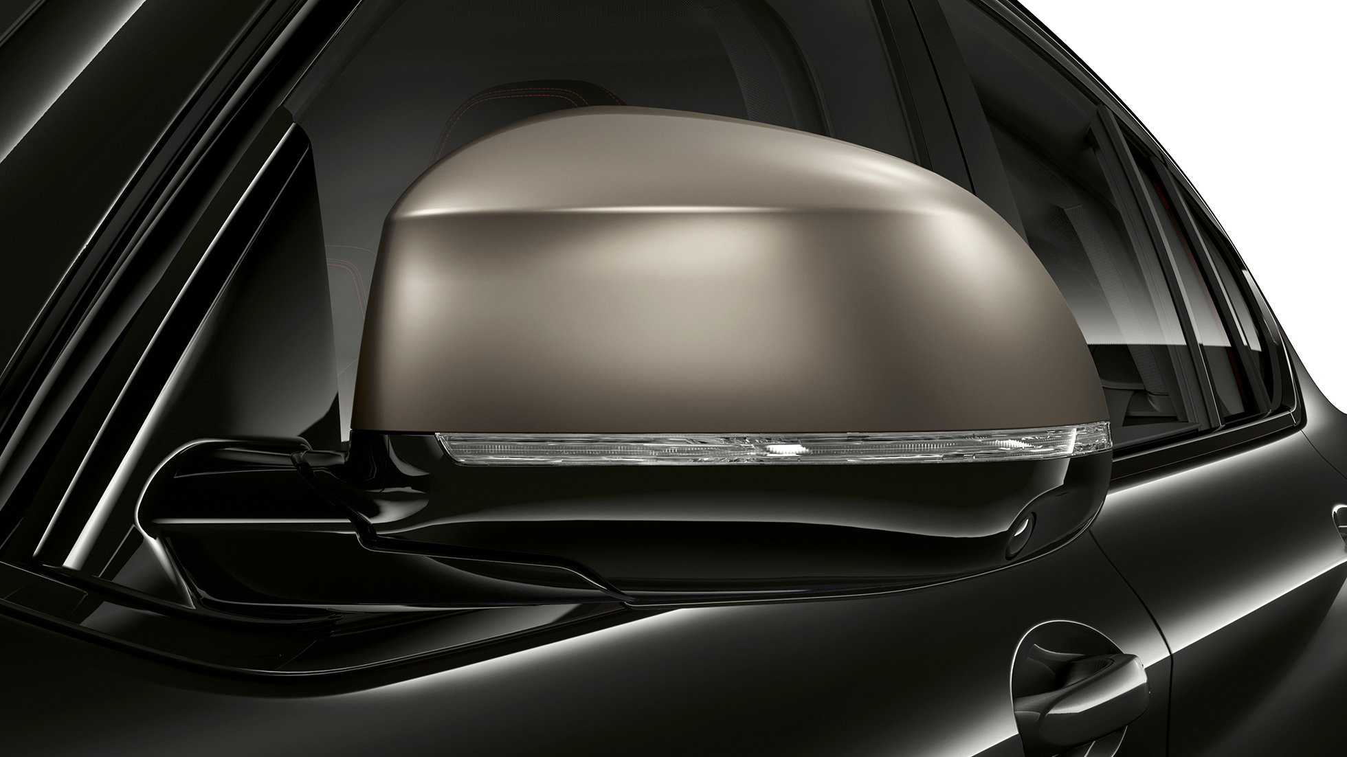 Oglinzile exterioare ale BMW X4 M40i şi BMW X4 M40d. Oglinzile exterioare galvanizate în Gri Cerium ale BMW X4 M40i şi BMW X4 M40d.