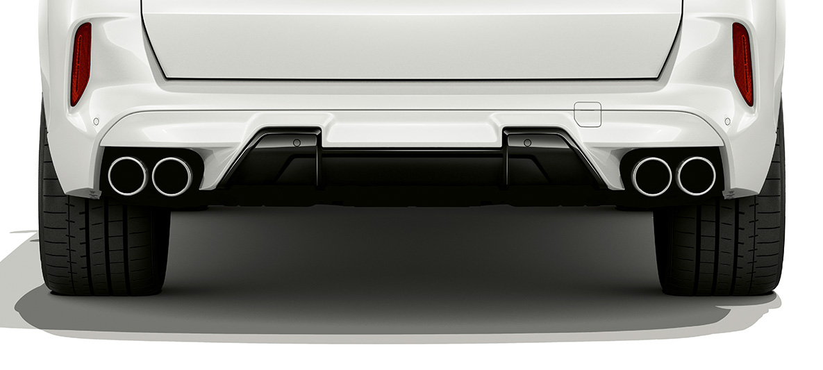 BMW X5 M cu spoiler spate Imagine cu partea spate a BMW X5 M, F95, în Alb Mineral cu spoiler spate
