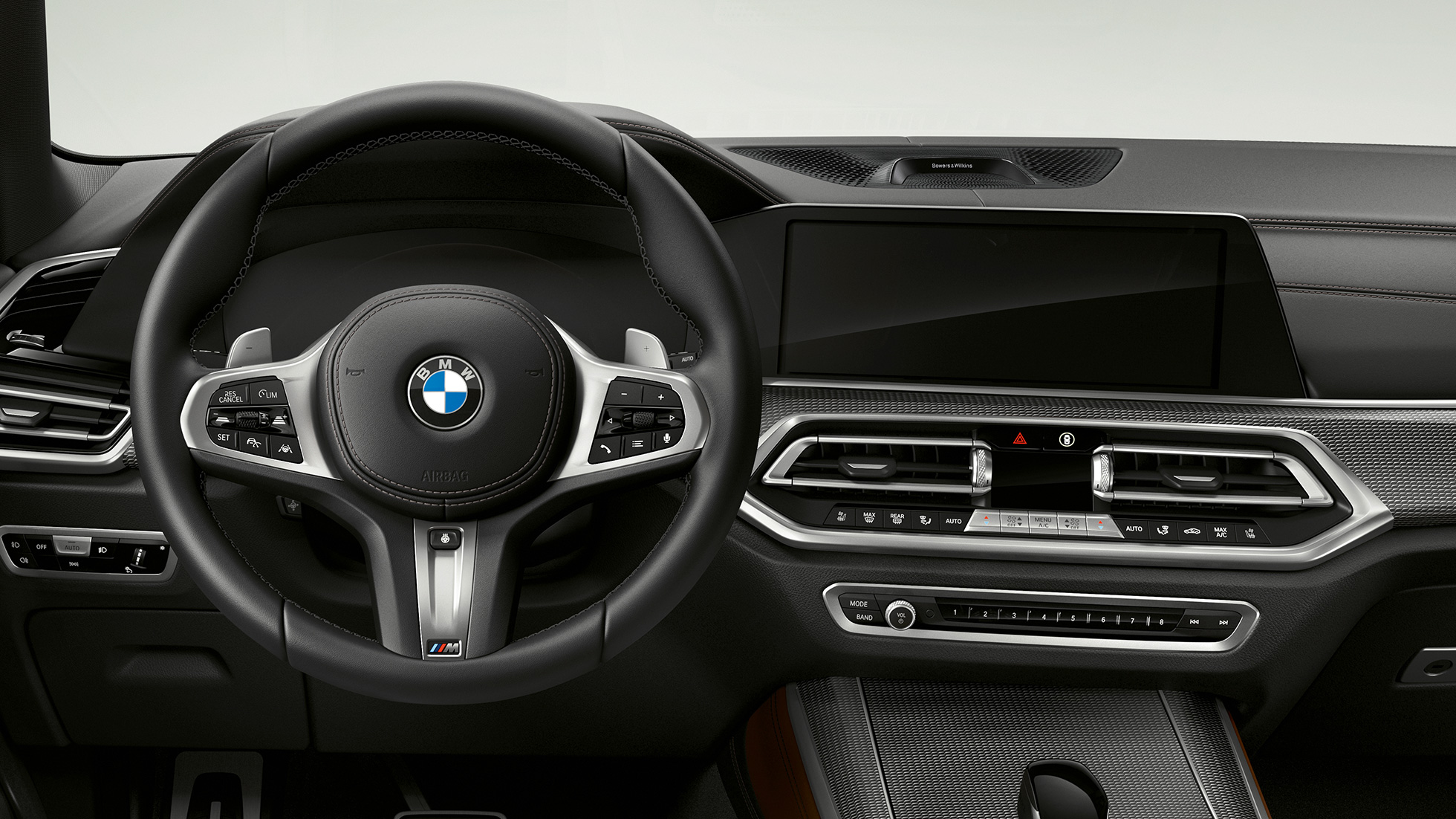 Volanul M îmbrăcat în piele al BMW X5 M50i Habitaclul cu volanul M îmbrăcat în piele al BMW X5 M50i G05