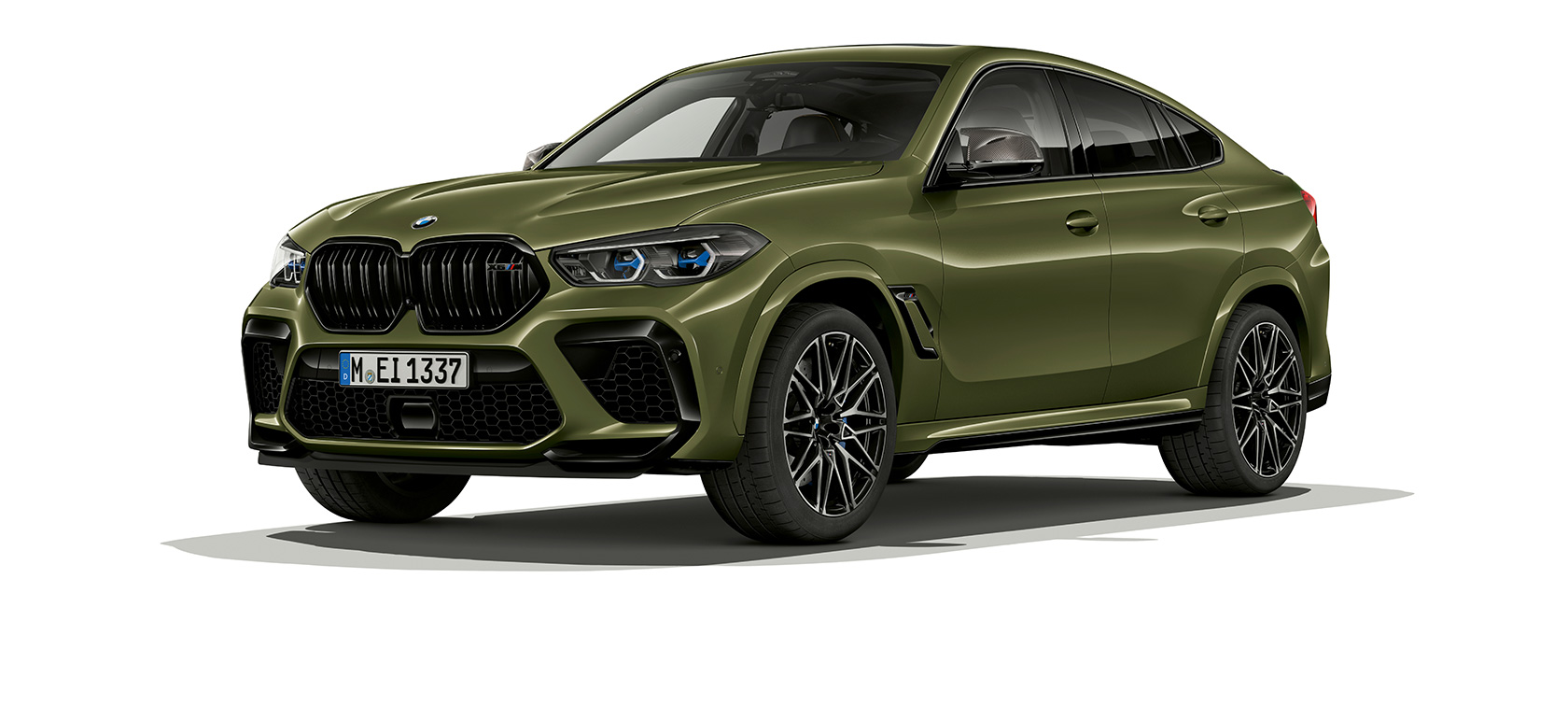 Imagine cu trei sferturi din partea laterală a BMW X6 M Competition Imagine cu trei sferturi din partea laterală a BMW X6 M Competition, F96, SUV 2020, în Verde Urban de la BMW Individual