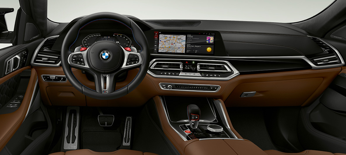 BMW X6 M cu volan M îmbrăcat în piele Imagine cu habitaclul BMW X6 M, F96 SUV 2020, cu volan M îmbrăcat în piele cu cusături contrastante