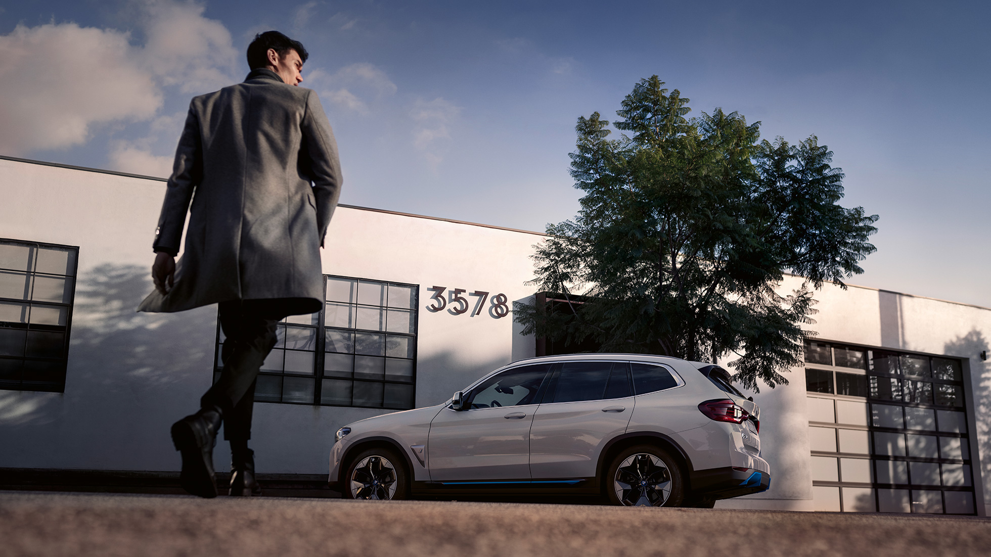 Imagine cu partea laterală a BMW iX3, G08 Imagine cu partea laterală a BMW iX3, G08, 2020, în Alb Mineral metalizat