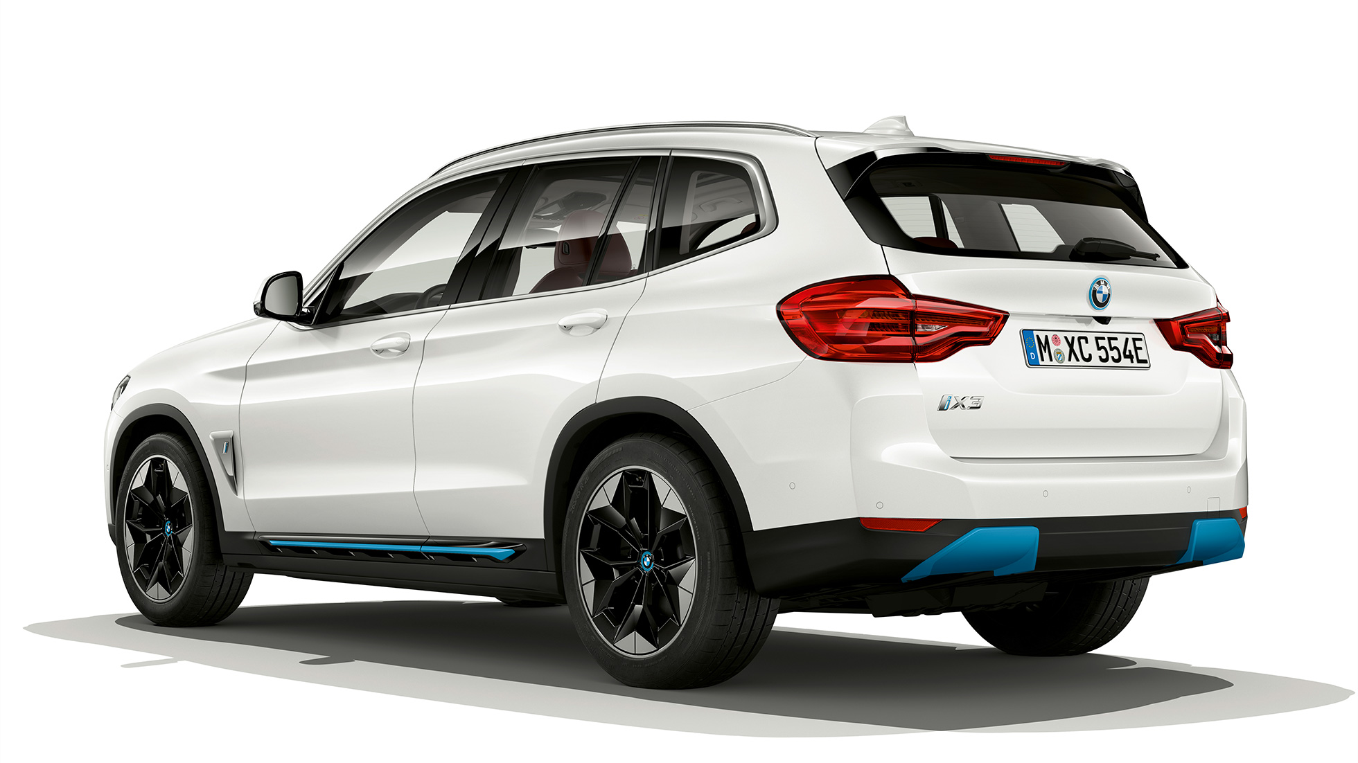Imagine cu trei sferturi din partea spate a BMW iX3, G08, cu echipamentele variantei „Impressive” Imagine cu trei sferturi din partea spate a BMW iX3, G08, 2020, în Alb Mineral metalizat, cu echipamentele variantei „Impressive”