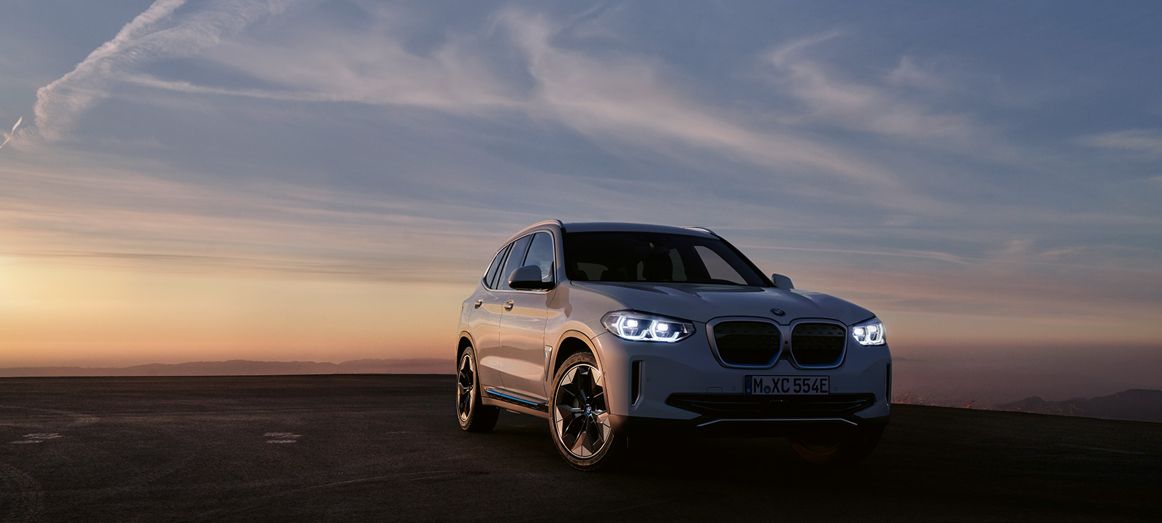 Imagine cu trei sferturi din partea frontală a BMW iX3, G08, 2020 Imagine cu trei sferturi din partea frontală a BMW iX3, G08, 2020