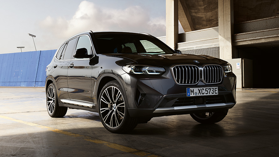 Imagine din partea laterală a BMW X3 G01 dina treia generaţie, staţionând Imagine din partea laterală a BMW Seria X BMW X3 G01 dina treia generaţie, staţionând