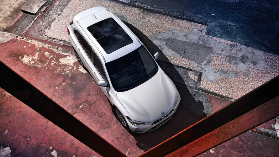 Perspectivă de sus asupra BMW X1 Perspectivă de sus asupra BMW X1