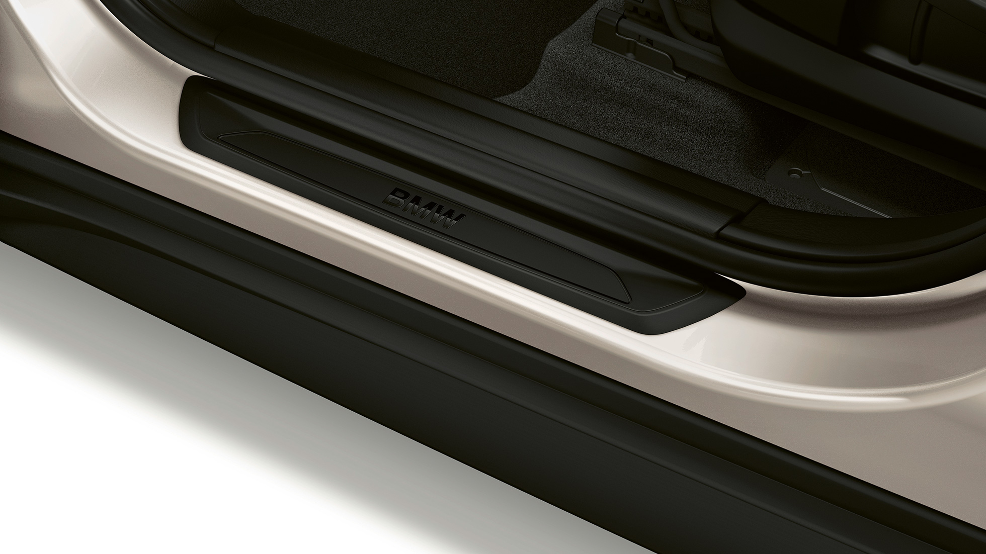 Praguri portiere BMW X1, Model Advantage Imagine din lateral cu BMW X1, model Advantage cu prim-plan pe pragurile portierelor