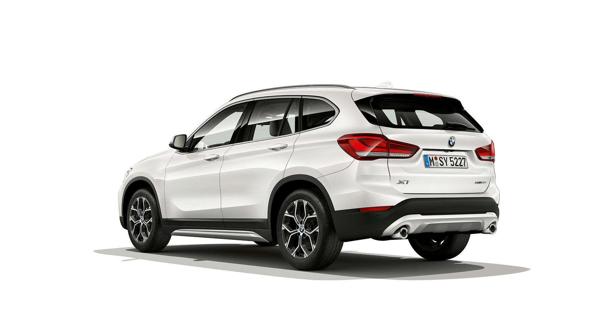Imagine cu trei sferturi din partea spate a BMW X1, Model xLine Imagine din studio cu trei sferturi din partea spate a BMW X1, Model xLine