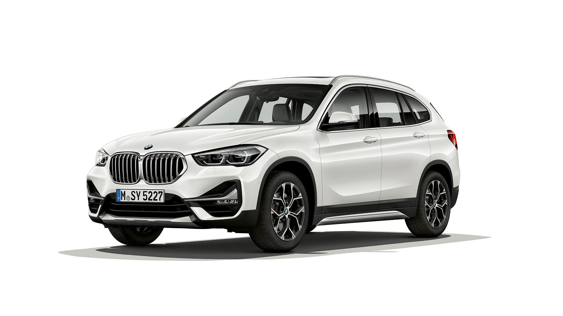 Imagine cu trei sferturi din partea frontală a BMW X1, Model xLine Imagine din studio cu trei sferturi din partea frontală a BMW X1, Model xLine