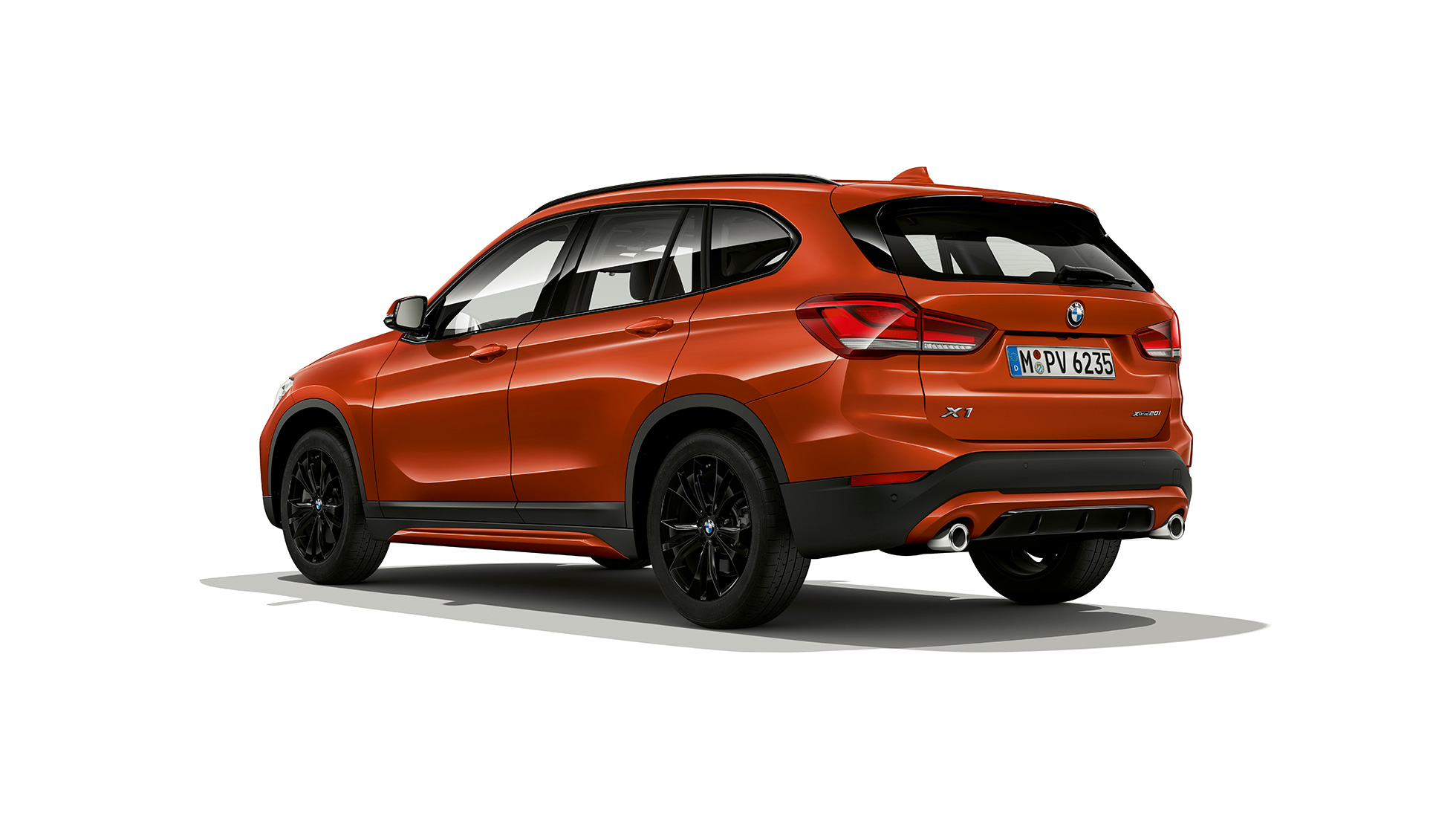 Imagine cu trei sferturi din partea spate a BMW X1, Model Sport Line Imagine din studio cu trei sferturi din partea spate a BMW X1, Model Sport Line