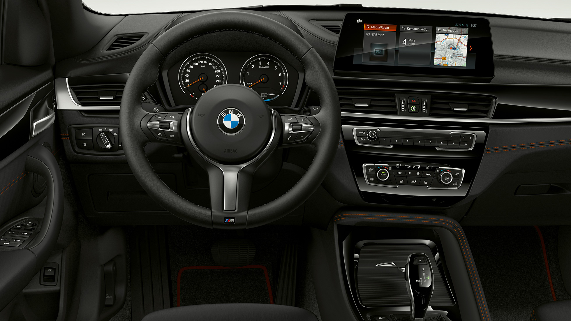 Interiorul BMW X1, Model Sport Line Interiorul BMW X1, Model Sport Line cu accent pe habitaclu