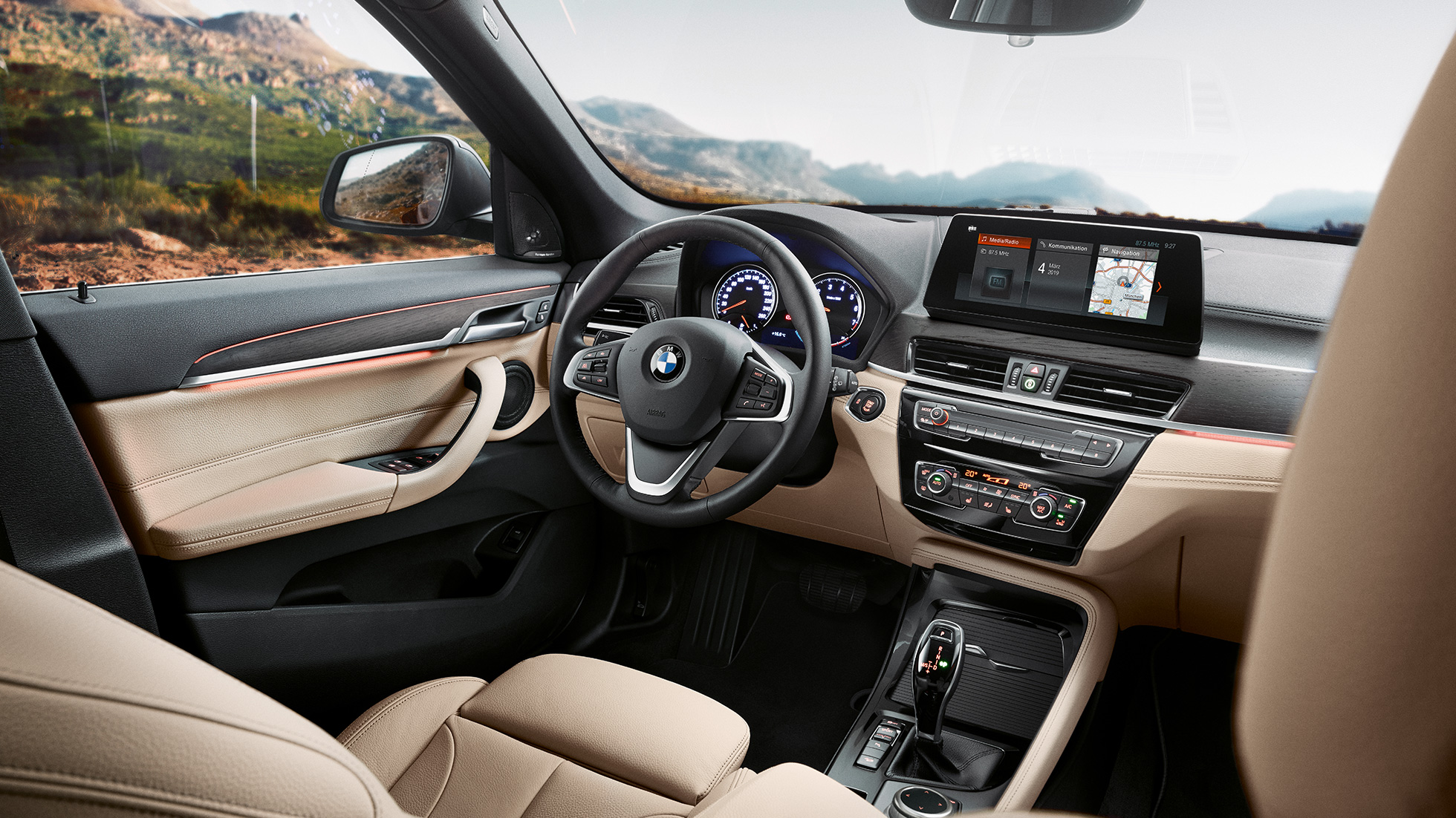 Habitaclul BMW X1. Habitaclul BMW X1 cu Control display de 10,25”.