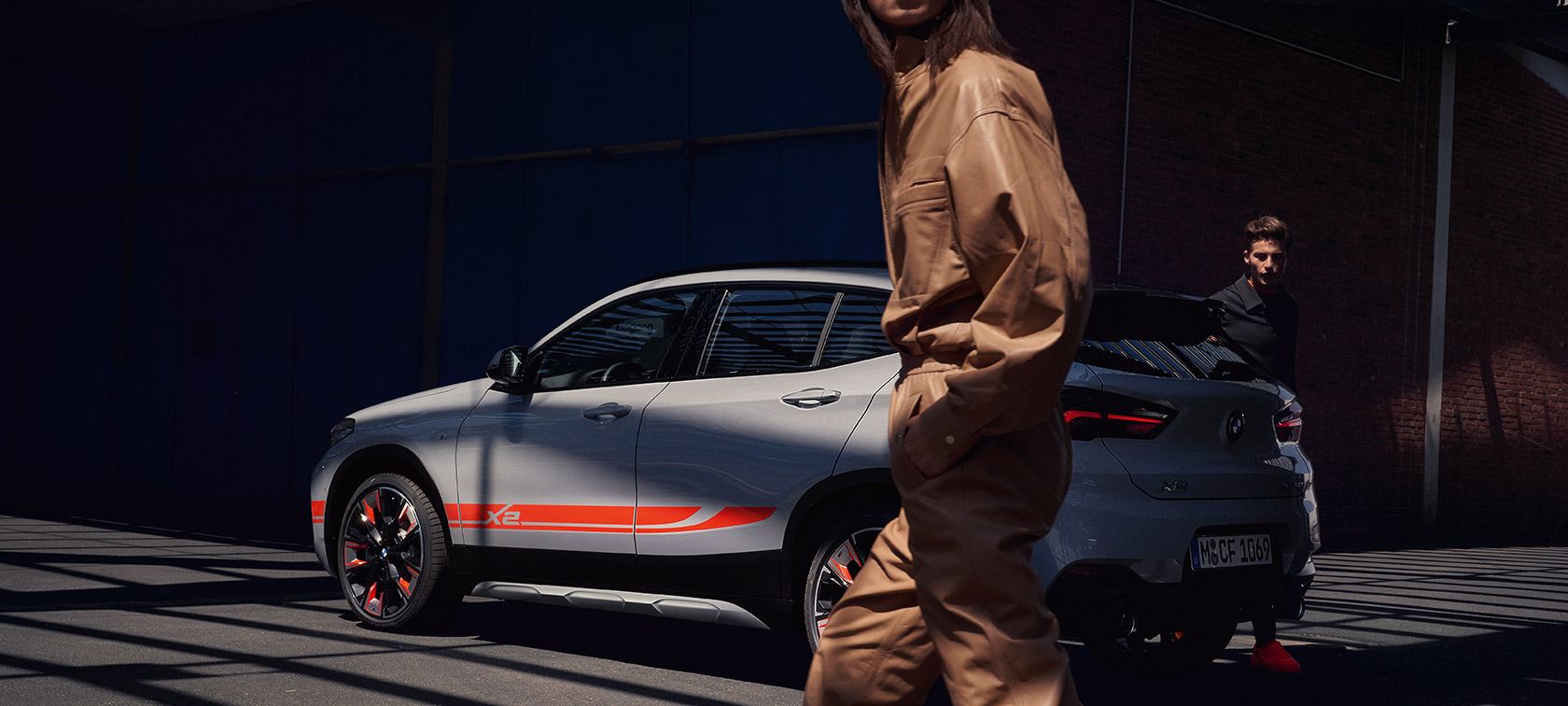 Imagine cu trei sferturi din partea din spate a BMW X2 F39 Imagine cu trei sferturi din partea din spate a BMW X2 2020 F39, Gri Brooklyn