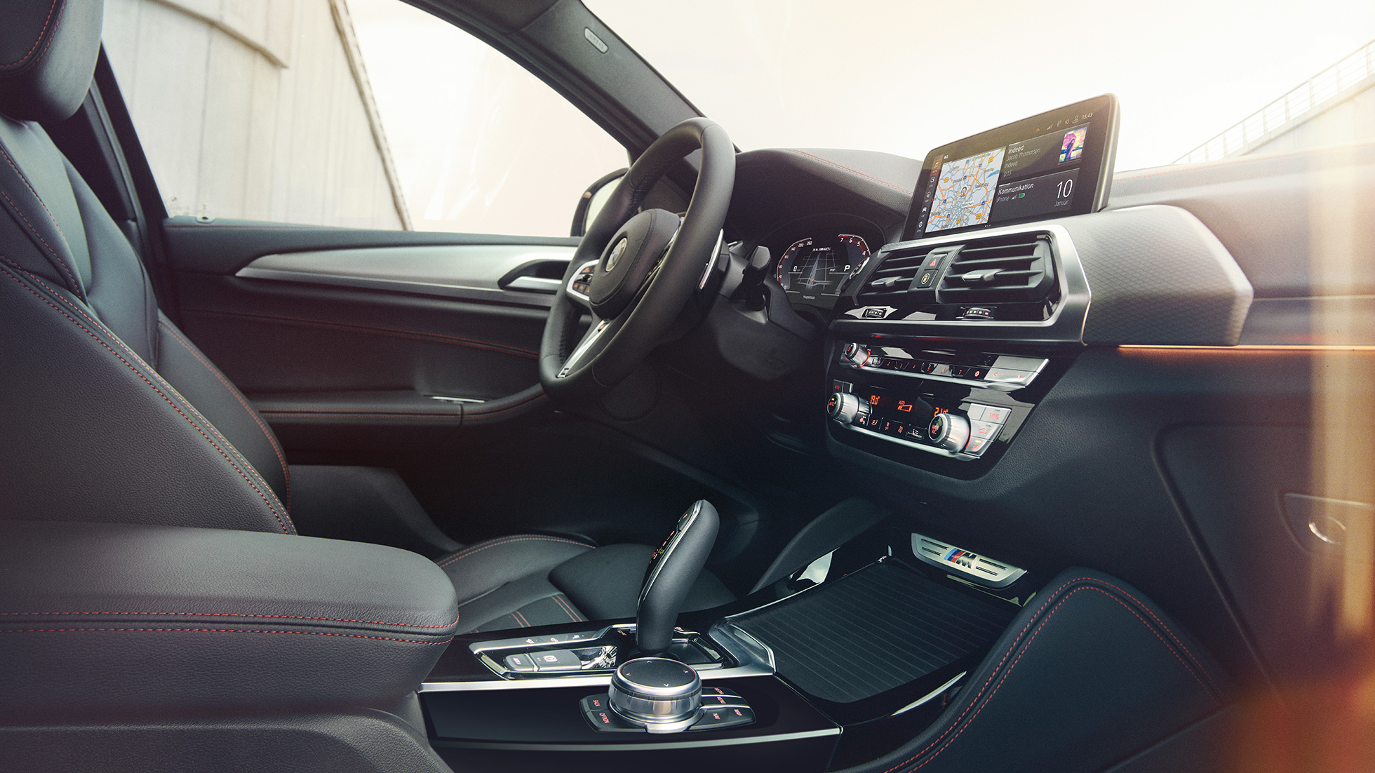 Echipamentele de înaltă calitate din interiorul BMW X4 Imagine din interior cu echipamentele de înaltă calitate ale BMW X4, G02, 2018