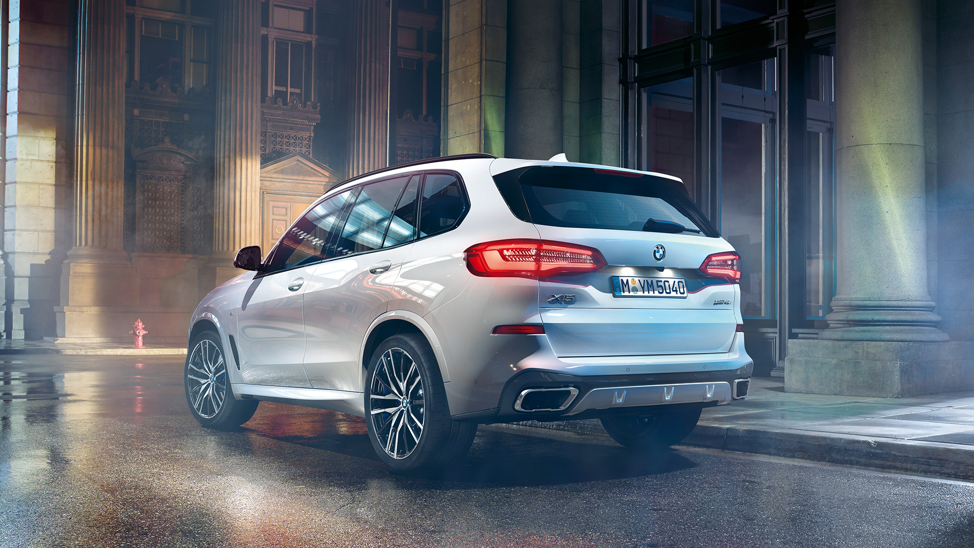 Imagine cu trei sferturi din partea spate a BMW X5 xDrive40i Imagine cu trei sferturi din partea spate a BMW X5 xDrive40i, G05, 2018, în Alb Mineral metalizat