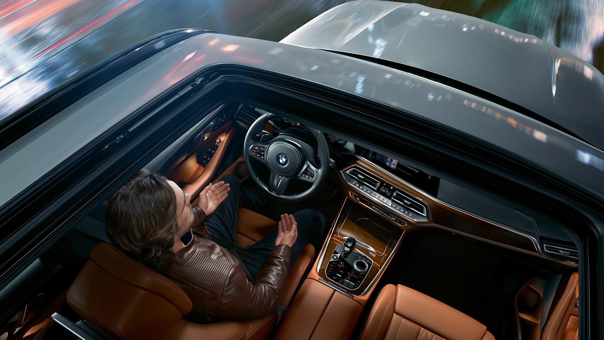 Imagine de sus prin trapa panoramică a BMW X5 Imagine de sus prin trapa panoramică a BMW X5, G05, 2018, în Alb Mineral metalizat
