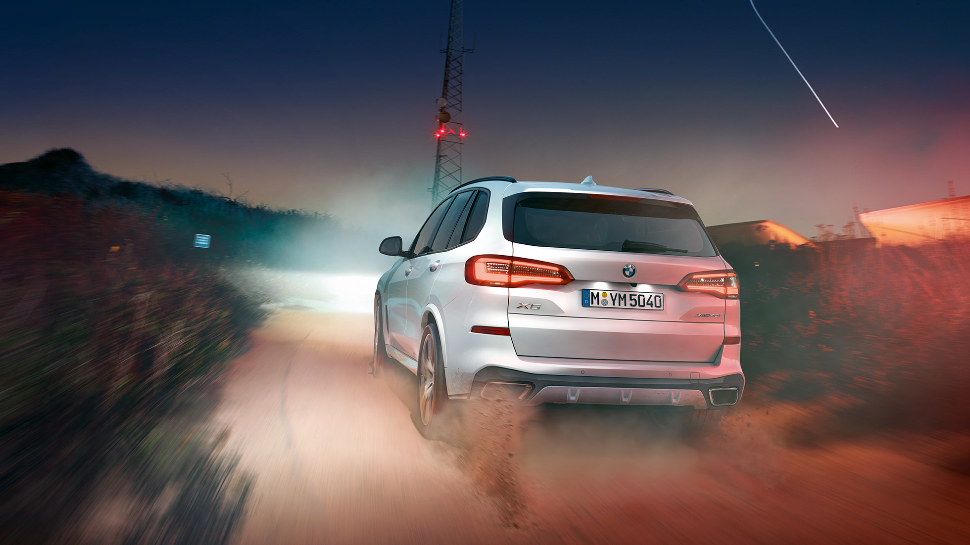 Imagine cu partea spate a BMW X5 xDrive40i Imagine cu partea spate a BMW X5 xDrive40i, G05, 2018, în Alb Mineral metalizat