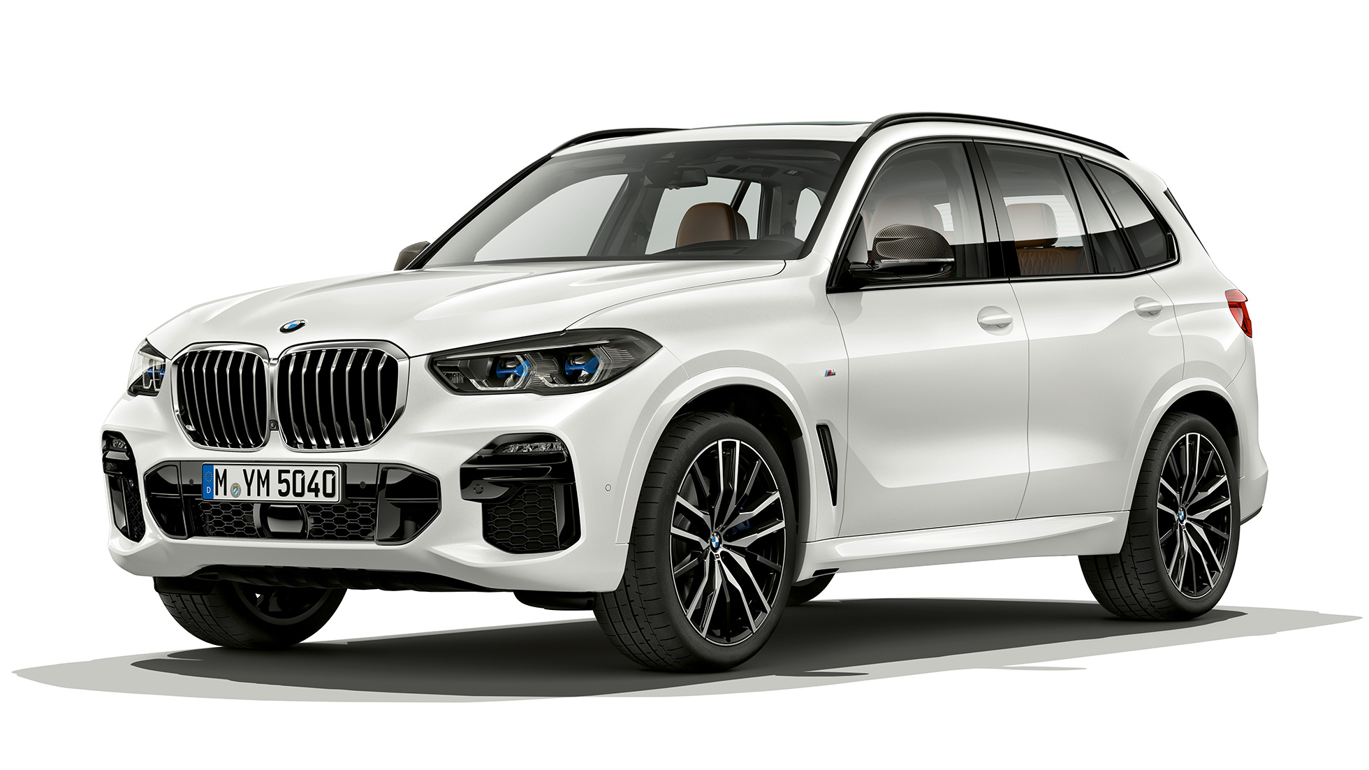 Imagine cu trei sferturi din partea frontală a BMW X5 xDrive40i, cu pachet M Sport Imagine cu trei sferturi din partea frontală a BMW X5 xDrive40i, G05, 2018, în Alb Mineral metalizat, cu pachet M Sport