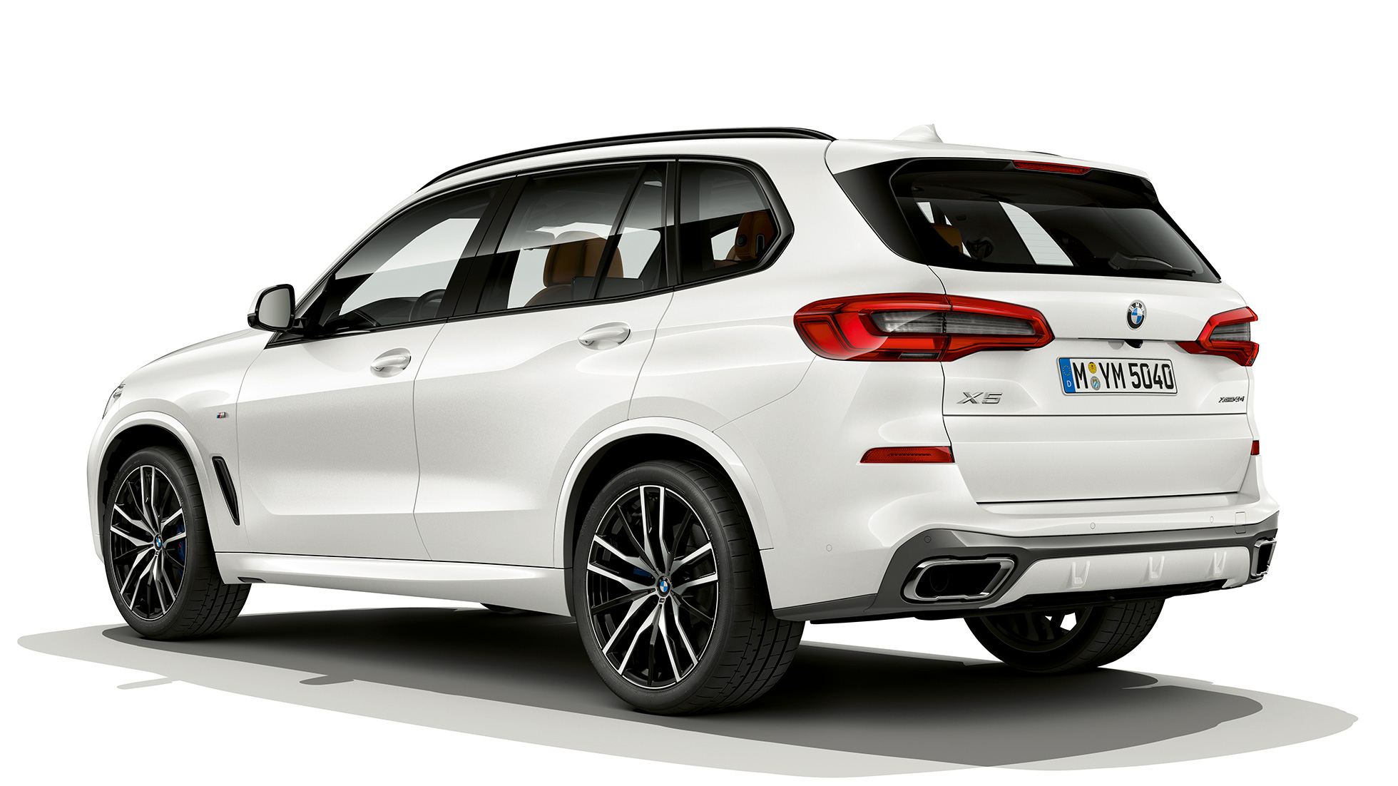 Imagine cu trei sferturi din partea spate a BMW X5 xDrive40i, cu pachet M Sport Imagine cu trei sferturi din partea spate a BMW X5 xDrive40i, G05, 2018, în Alb Mineral metalizat, cu pachet M Sport