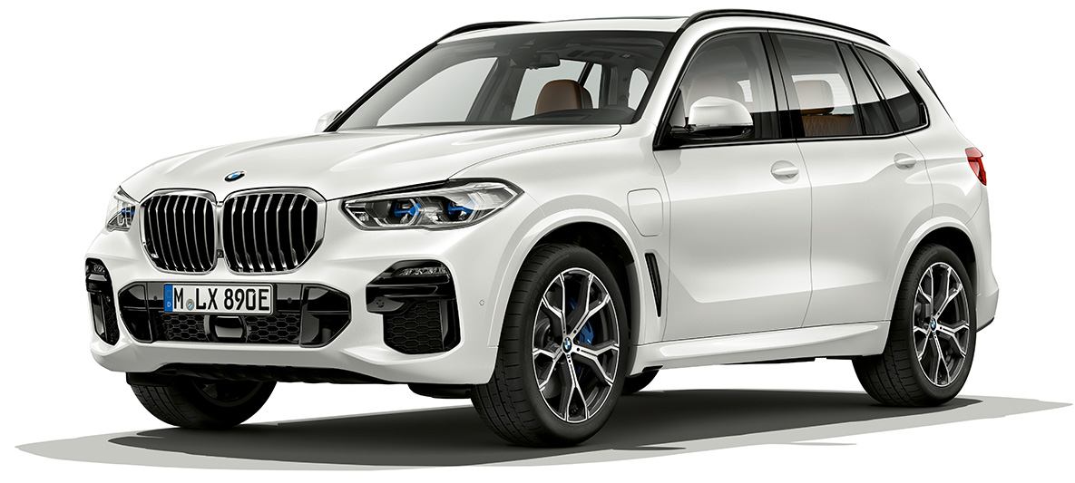 Imagine cu trei sferturi din partea frontală a BMW X5 xDrive45e Imagine de sus cu trei sferturi din BMW X5 xDrive45e, G05, 2018, în Alb Mineral metalizat