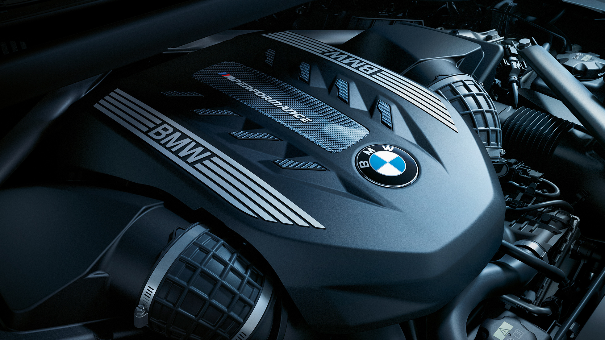 Motorul BMW X6. Imagine în prim-plan cu motorul BMW X6.