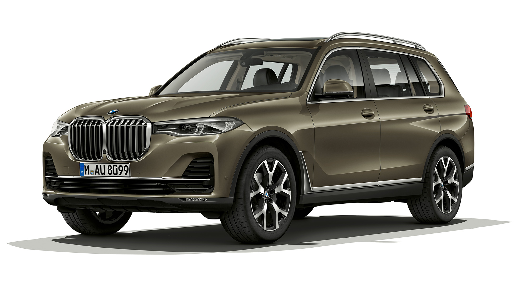 BMW X7 Imagine din studio cu trei sferturi din partea frontală a BMW X7 în Bronz Vermont