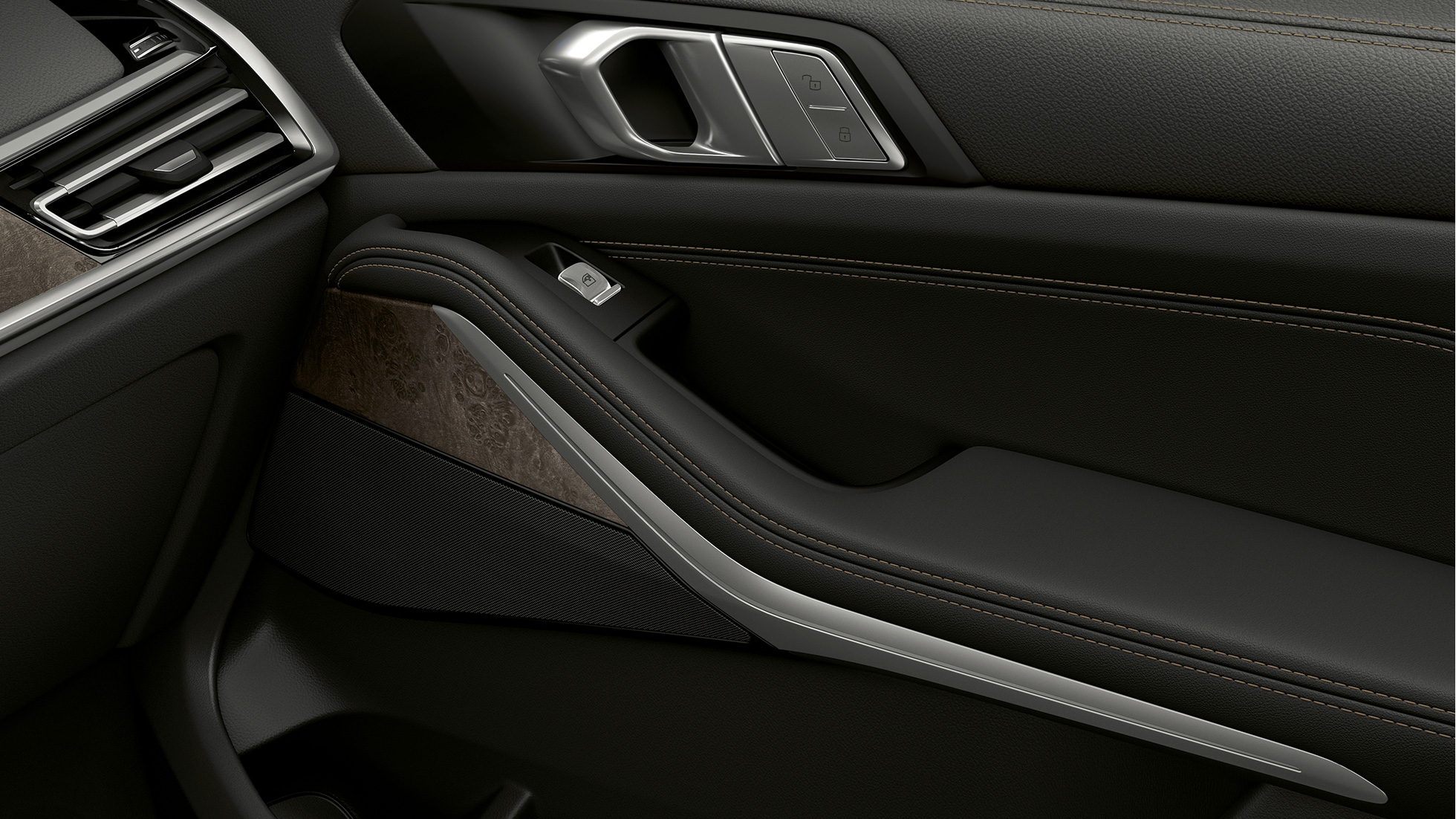 Partea interioară a portierei BMW X7 Imagine în prim-plan cu partea interioară a portierei BMW X7