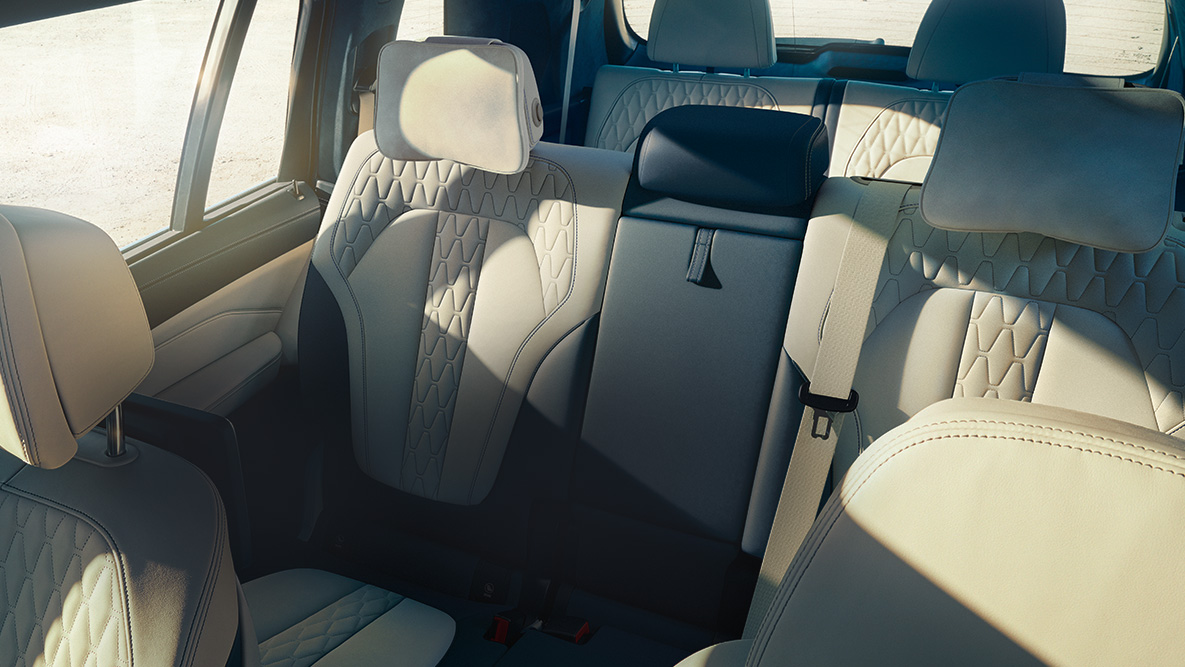Scaunele BMW X7 Perspectivă înclinată de sus asupra celor şapte scaune ale BMW X7
