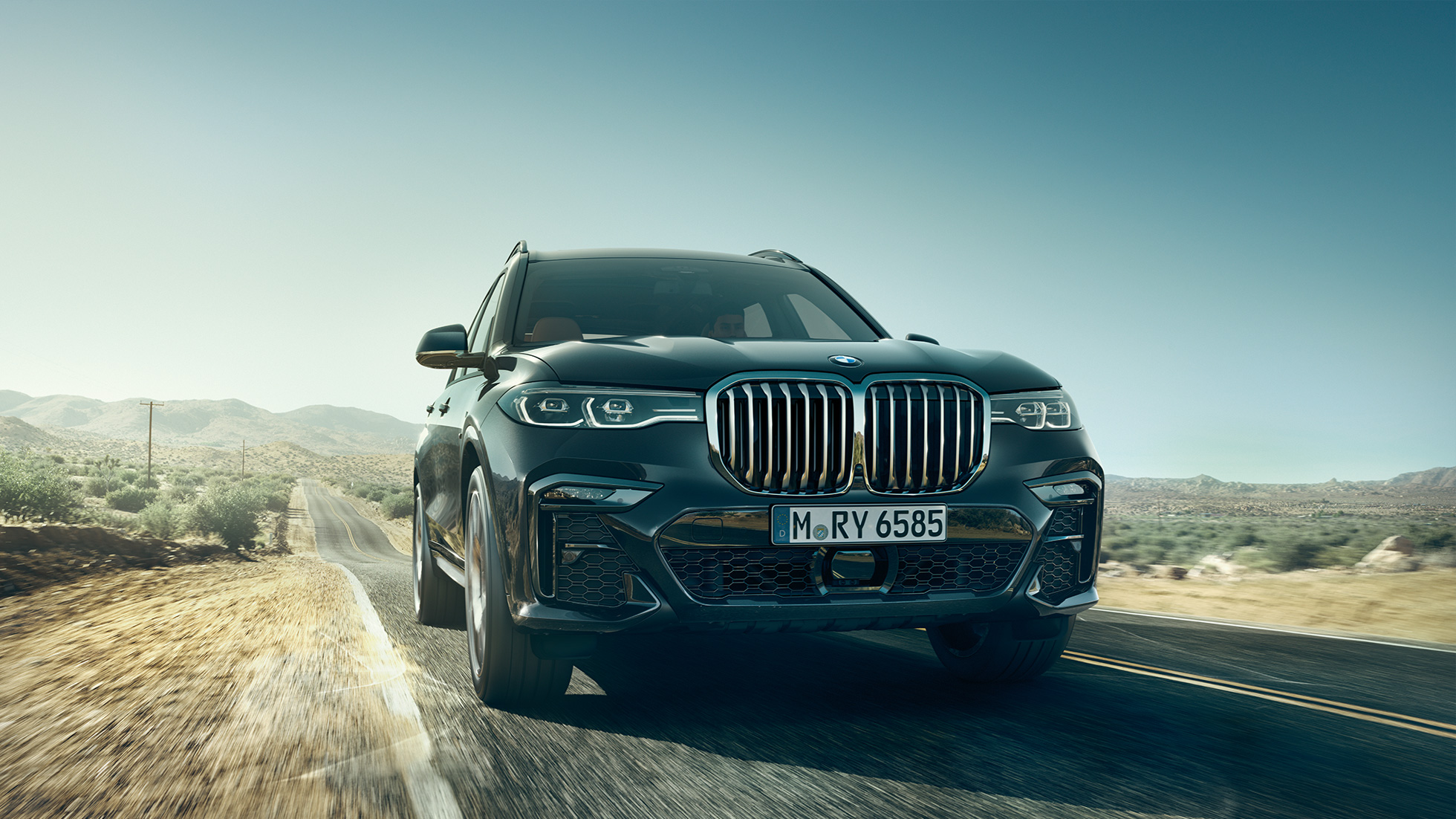 Partea frontală a BMW X7 Imagine spirală cu partea frontală a BMW X7 în Gri Arctic, G07 2019