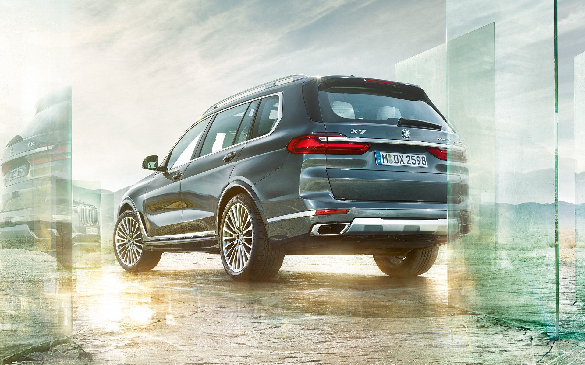 Imagine cu unghi redus cu trei sferturi din partea din spate a BMW X7 G07 2019 Imagine cu unghi redus cu trei sferturi din partea din spate a BMW X7 G07 2019