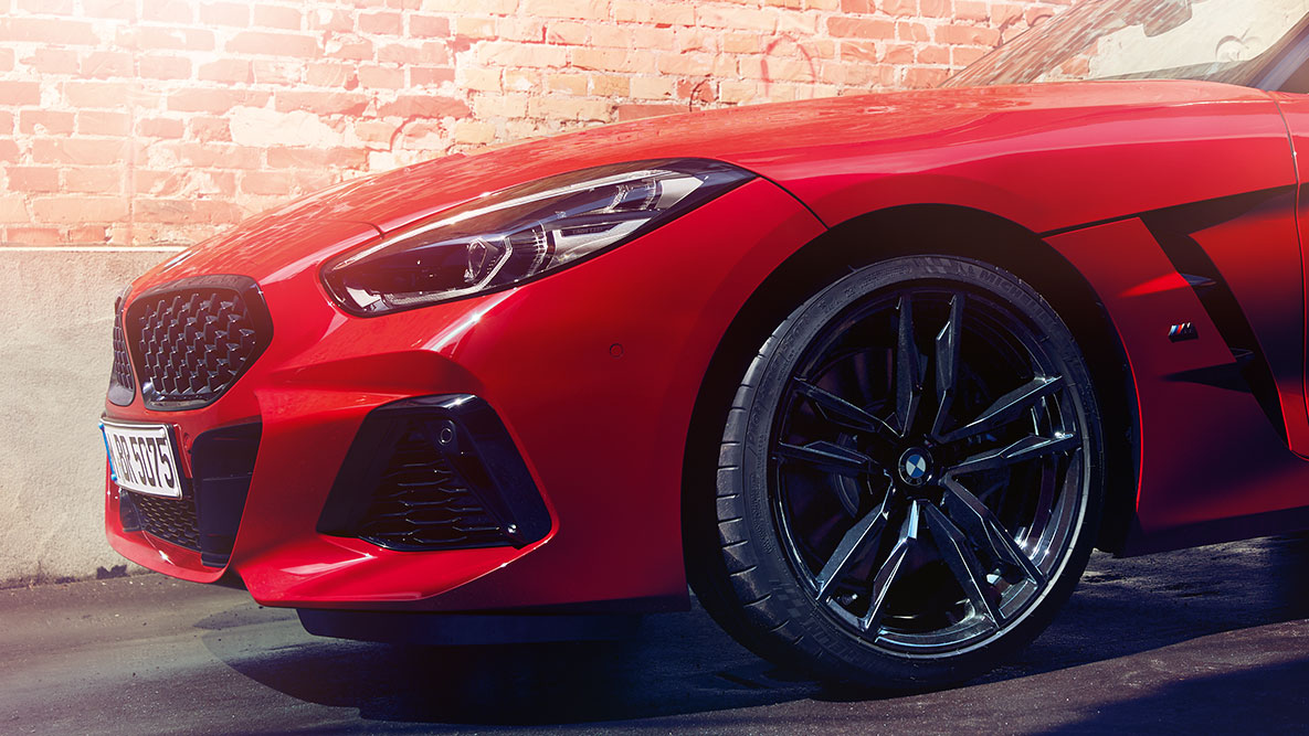 Aripa BMW Z4 Roadster Imagine cu partea frontală şi roata BMW Z4 Roadster