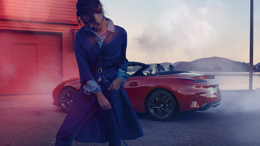 BMW Z4 M40i Roadster cu softtop-ul deschis BMW Z4 M40i Roadster