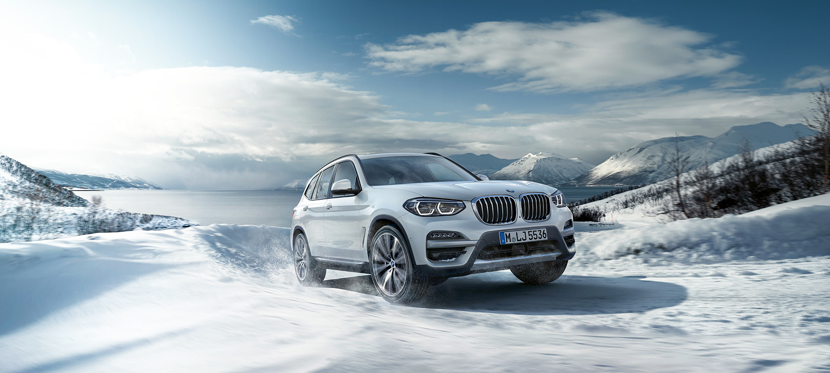 Imagine BMW X3, trei sferturi, lateral-faţă Imagine BMW X3, trei sferturi, lateral-faţă