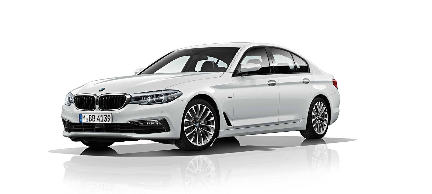 BMW Seria 5 Sedan Perspectivă frontală BMW Seria 5 Sedan alb.