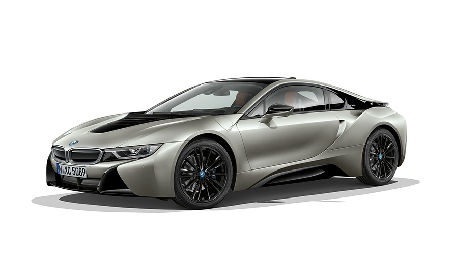 Imagine din studio cu BMW i8 Coupé Imagine din studio cu trei sferturi din partea frontală a BMW i8 Coupé