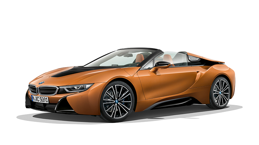 Imagine din studio cu BMW i8 Roadster Imagine din studio cu trei sferturi din partea frontală a BMW i8 Roadster