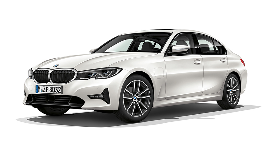 Imagine din studio cu BMW Seria 3 Sedan plug-in hybrid Imagine din studio cu trei sferturi din partea frontală a BMW Seria 3 Sedan plug-in hybrid