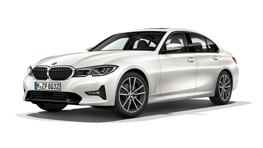 Imagine cu trei sferturi din partea frontală a BMW Seria 3 Sedan Plug-in Hybrid Imagine din studio cu trei sferturi din partea frontală a BMW Seria 3 Sedan Plug-in Hybrid