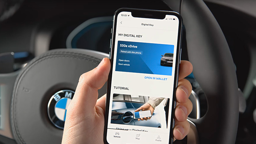 Funcţiile şi beneficiile BMW Digital Key explicate în tutorialul video Funcţiile şi beneficiile BMW Digital Key explicate în tutorialul video