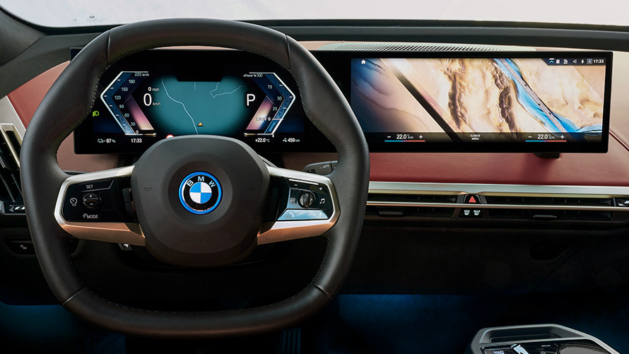 Afişaj curbat BMW cu BMW Maps şi BMW Intelligent Personal Assistant de la BMW iDrive Afişaj curbat BMW cu BMW Maps şi BMW Intelligent Personal Assistant de la BMW iDrive