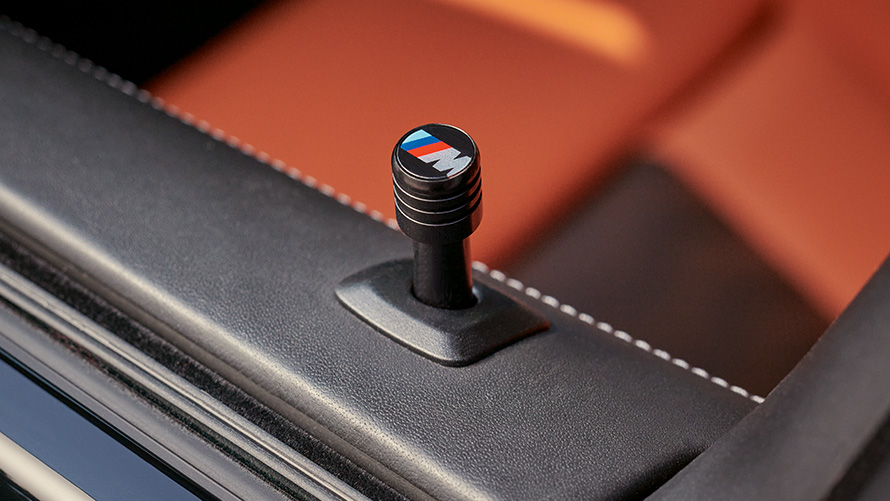 Insigne pentru portiere M Performance Accesorii BMW pentru toamnă şi iarnă, Insigne pentru portiere M Performance