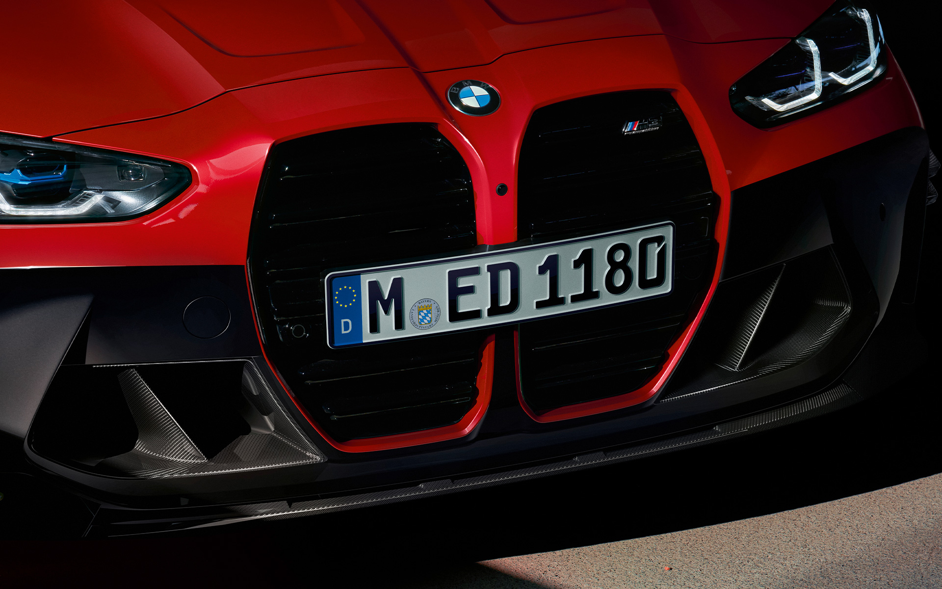 Imagine din partea frontală a BMW M3 G80 Imagine din partea frontală a BMW M3 G80 cu accesorii BMW M Performance