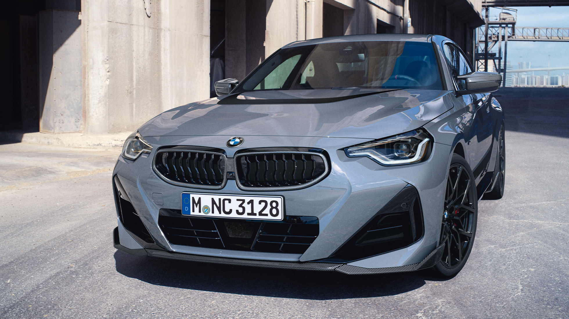 Imagine în prim plan cu trei sferturi din partea frontală a BMW Seria 2 Coupé; G42 Imagine în prim plan cu trei sferturi din partea frontală a BMW Seria 2 Coupé; G42, cu accesorii BMW M Performance